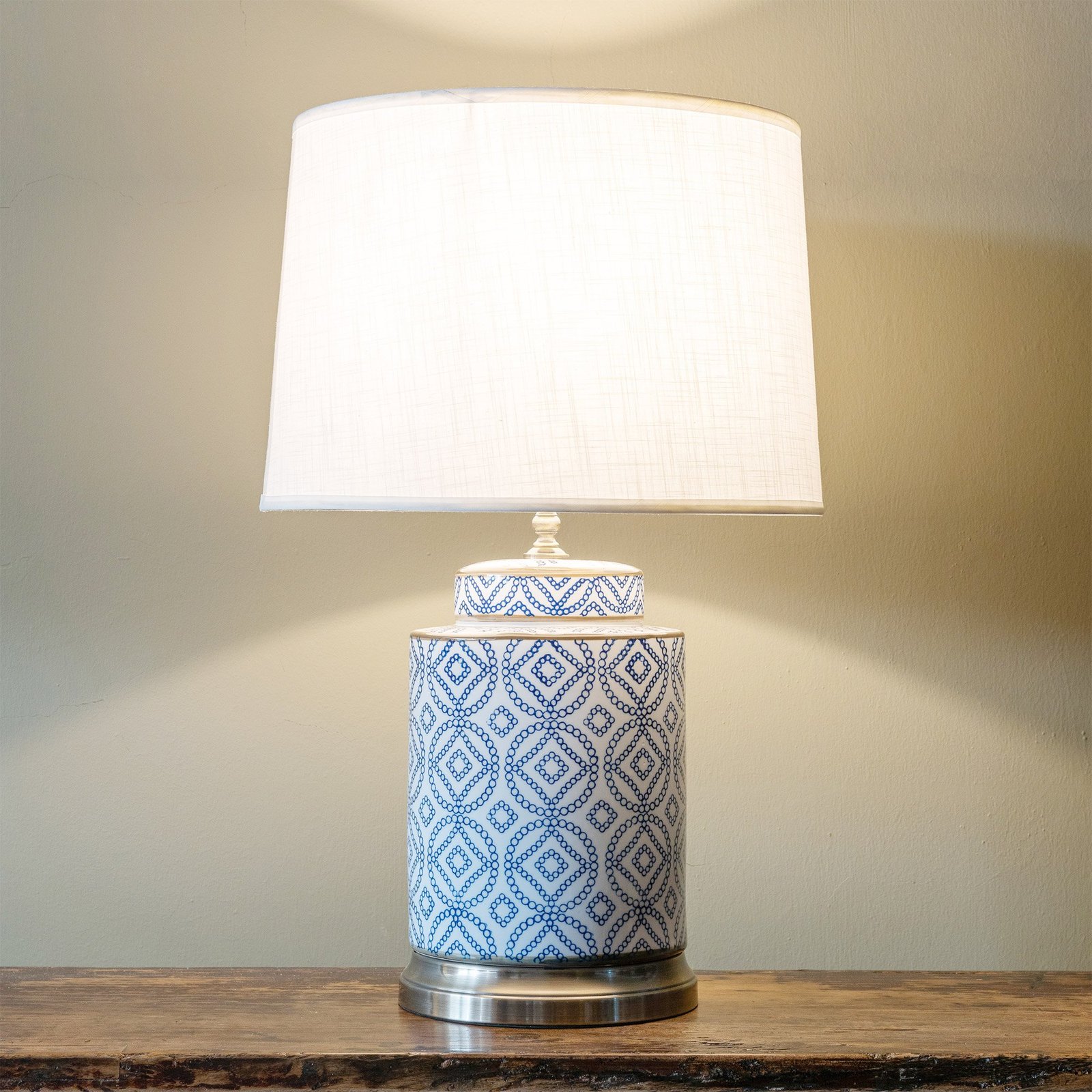 white round base table lamp